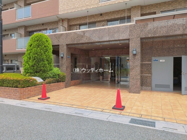 ローヤルシティ越谷　中古マンションのエントランス