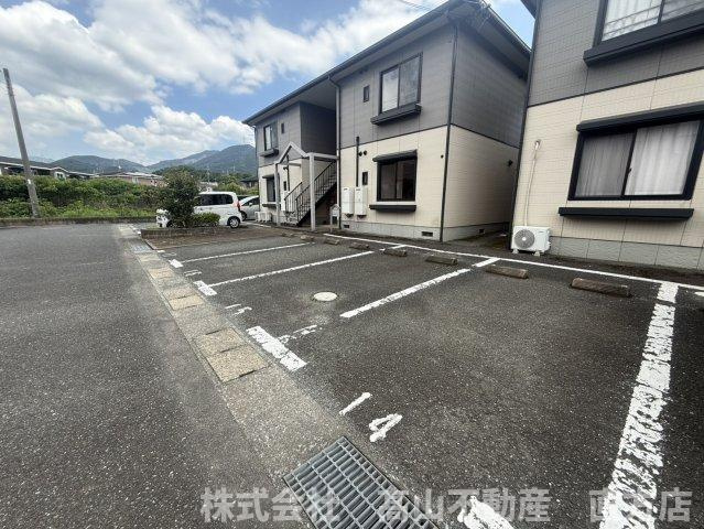 北九州市八幡西区茶屋の原１丁目のアパートの駐車場