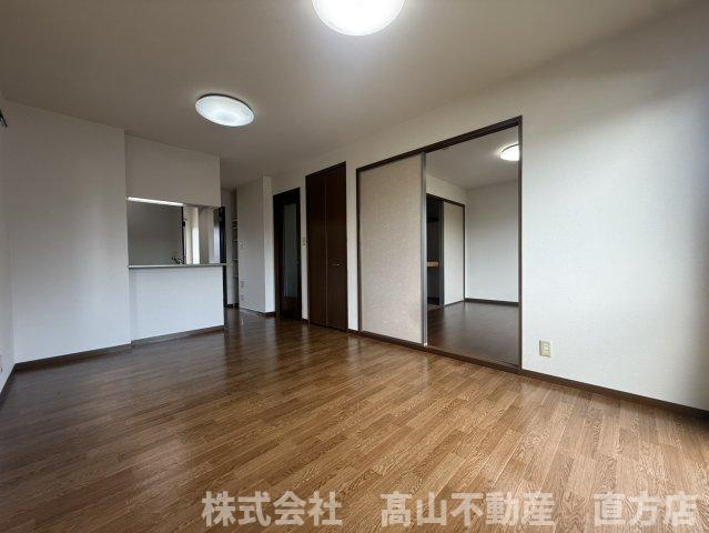 北九州市八幡西区茶屋の原１丁目のアパートの居間・リビング