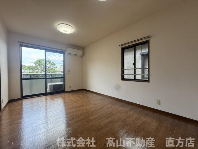 北九州市八幡西区茶屋の原１丁目のアパートの居間・リビング