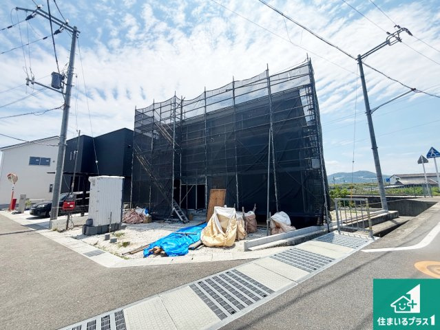 岩出市中島　第3期　新築一戸建ての外観|現在建築中！落ち着いた街並みで新生活を始めることが出来そう！周辺の物件も併せてご紹介させて頂きます！