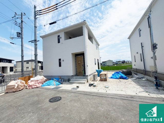 岩出市中島　第3期　新築一戸建ての外観|周辺は落ち着いた街並みの住宅地！子育てがしやすい住環境です！まだ未完成ですが、現地でしかわからない事もございます。是非一度ご覧ください。