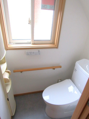 【トイレ】 | 【2004年築】笛吹市石和町今井 | 落ち着いた色調のトイレです