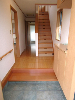 【玄関】 | 【2004年築】笛吹市石和町今井 | ゆったりとした玄関です