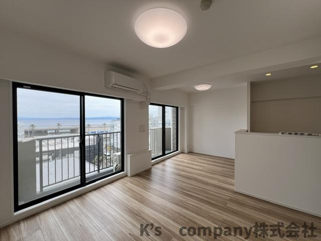 藤沢市片瀬海岸2丁目　ライオンズマンション片瀬江ノ島第二の居間・リビング|ご家族が集まるリビングは約11.5帖◇◇
