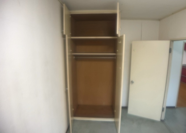 【収納】 | ハイマート厚木Ｂ棟 | デザイン性を重視しすぎて収納が少なかった！なんてことにならないため、事前に現地で収納の数を確認しておくことをお勧めします。クローゼット以外にも床下収納や屋根裏収納、パントリーなどもチェックしましょう。