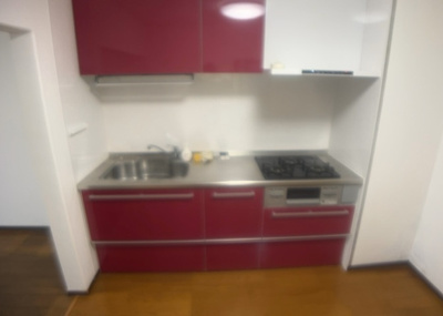 【キッチン】 | ハイマート厚木Ｂ棟 | L型アイランドタイプは、キッチンからダイニングにもリビングにも目が行き届くので、とても使いやすい配置です。L字型独立タイプは、キッチンを独立させてるためLDKというよりもLDといった様なイメージです。