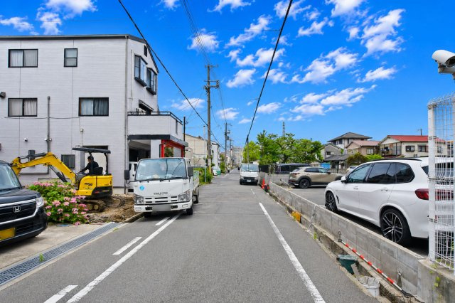尼崎市立花町1丁目建築条件無し売土地│限定1区画の前面道路含む現地写真|前面道路幅は約5.9ｍ幅で駐車の際も安心です。