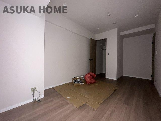 横濱山手テラス弐番館の洋室|ひとりの大切なプライベート空間の居室。家具の配置のご相談は是非お任せください。