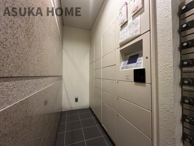 横濱山手テラス弐番館のその他共用部分|不在時にもあると大変便利な宅配ボックスを完備。