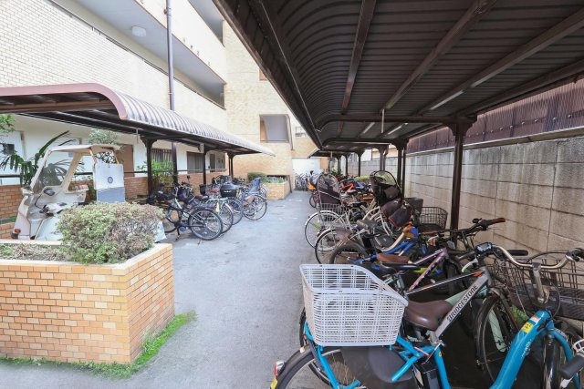 ライオンズマンション幡ヶ谷の駐輪場|ライオンズマンション幡ヶ谷：敷地内に駐輪場・バイク置場ございます！（空き要確認）