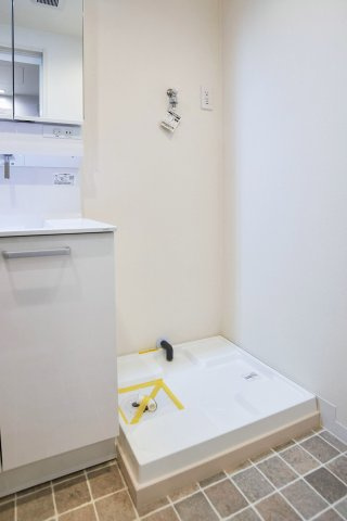ライオンズマンション幡ヶ谷のランドリースペース|ライオンズマンション幡ヶ谷：洗面室には室内洗濯機置き場があります！