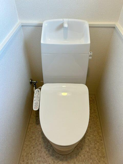 八代市郡築一番町の中古一戸建のトイレ|トイレは新品交換しました。