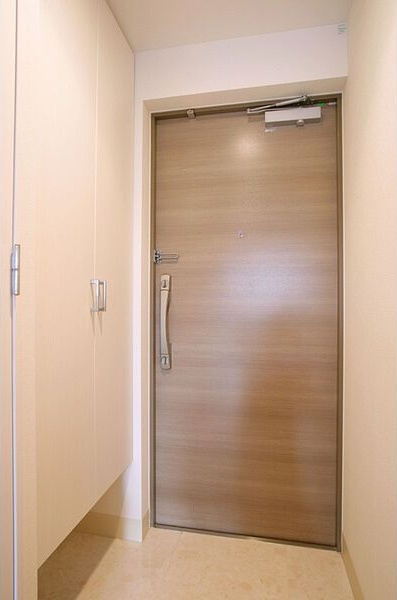 フローラル東別院の玄関