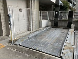 フローラル東別院の駐車場