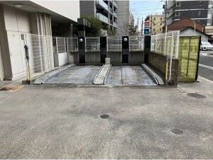 フローラル東別院の駐車場