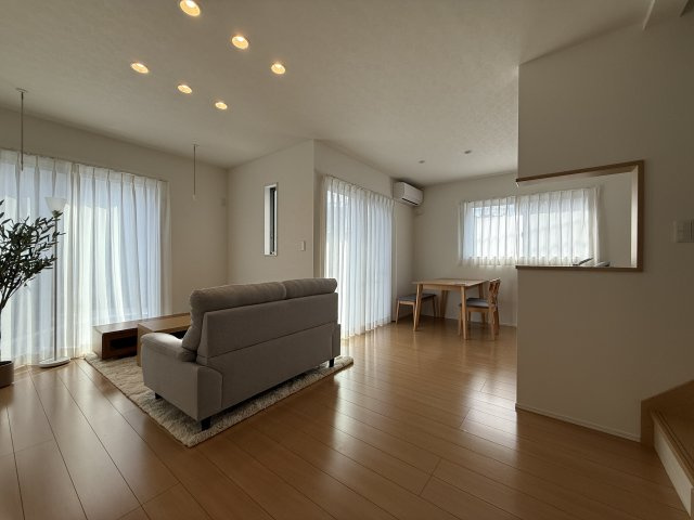 【現地画像あり】厚木市林４丁目　中古戸建　30.25坪の外観|気持ち良い新生活がお迎えできる、新規リフォーム住宅（R8.8月）　
築年数を感じさせないスタイリッシュが外観が魅力的！
接地面少なく、プライバシーが守れる（南・西・東）角住居です♪