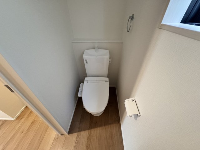 熊本市南区近見７丁目の新築一戸建のトイレ|1F
