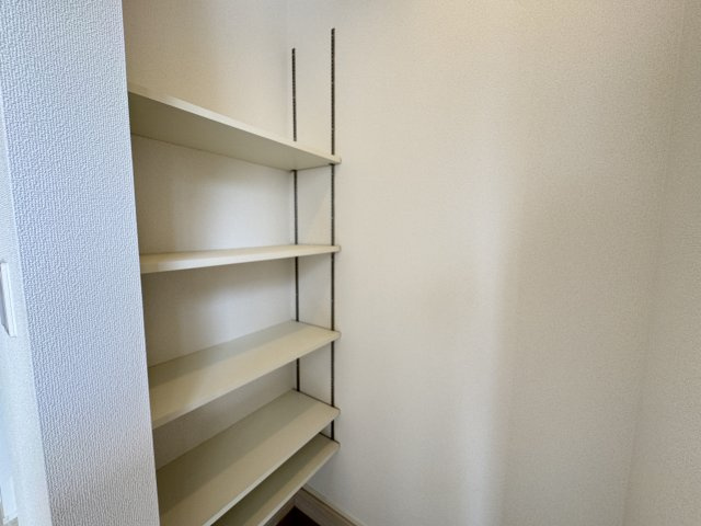宜野湾市野嵩2期（全2棟）2号棟の玄関|2号棟　十分な収納付き玄関♪シューズクローク付き♪