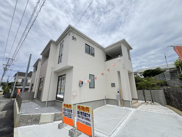 宜野湾市野嵩2期（全2棟）2号棟の外観|2号棟　並列駐車2台完備♪