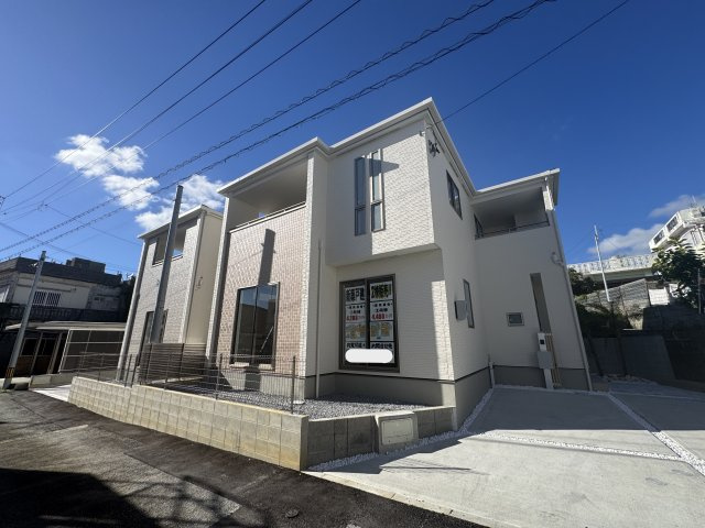 宜野湾市野嵩2期（全2棟）2号棟の外観|2号棟　並列駐車2台完備♪