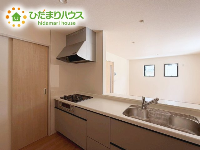 いわき市中岡町1丁目1期　新築戸建　2号棟のキッチン|料理をしながらでも、ご家族との会話を楽しめる対面式キッチン♪