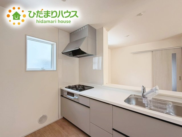 いわき市中岡町1丁目1期　新築戸建　1号棟のキッチン|シンプルなシステムキッチン♪広々としていてお料理をするのにも十分な広さがあります！お子様とお菓子作りをしたり、新しいお料理に挑戦したり毎日の家事が楽しくなりそうです