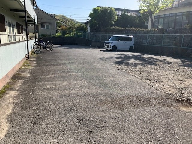 ソレイユ川尻の駐車場