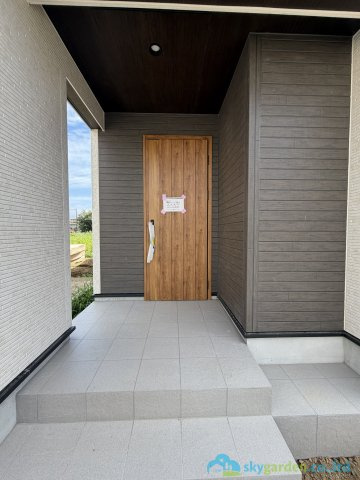 平塚市入野　新築戸建　全3棟2号棟の玄関
