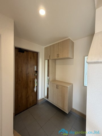 平塚市入野　新築戸建　全3棟2号棟の玄関