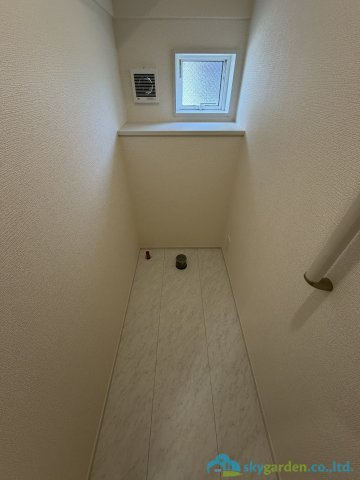平塚市入野　新築戸建　全3棟2号棟のトイレ