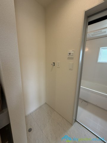 平塚市入野　新築戸建　全3棟2号棟のランドリースペース