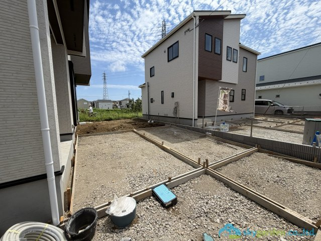 平塚市入野　新築戸建　全3棟2号棟の駐車場