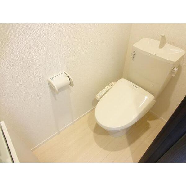 岸和田市土生町平屋のトイレ|落ち着いた色調のトイレです