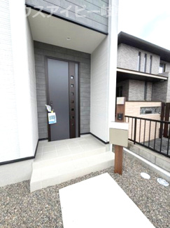 【玄関】 | 岐阜市河渡新築建売全5棟！長期優良住宅！耐震等級3・住宅性能評価書取得した安心安全なお家です♪ | 岐阜市河渡新築建売全5棟！長期優良住宅！耐震等級3・住宅性能評価書取得した安心安全なお家です♪