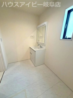 【脱衣所】 | 岐阜市河渡新築建売全5棟！長期優良住宅！耐震等級3・住宅性能評価書取得した安心安全なお家です♪ | 岐阜市河渡新築建売全5棟！長期優良住宅！耐震等級3・住宅性能評価書取得した安心安全なお家です♪