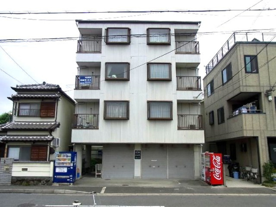 ローズコーポのエントランス