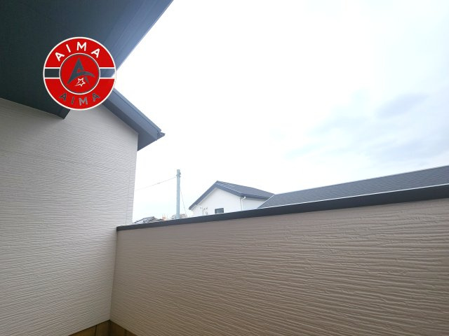 福岡市東区奈多3丁目第1-4棟（3号棟）の外観：施工例|風をしっかりと感じられるバルコニーでは、毎日が洗濯日和です。広々としているので洗濯も楽しくなるでしょうし、気分転換にバルコニーからの眺めを楽しむのもいいでしょう。