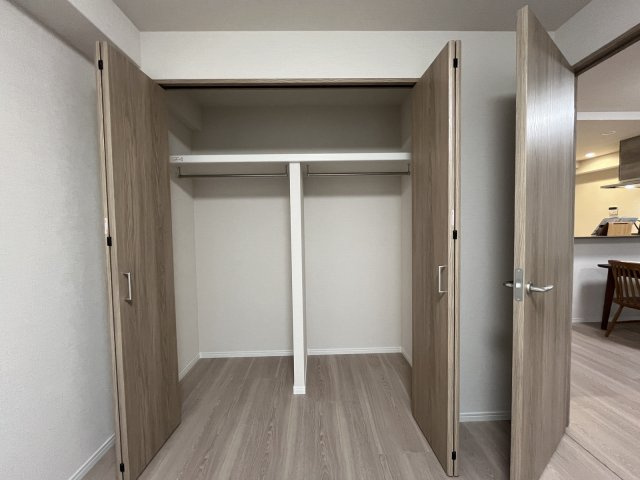 アーサー新宮グランパティオ・ウエストコートの収納|居室の収納が大きくて使いやすそうです☆
季節家電やお洋服が多い方も収納場所には困りません☆