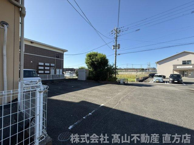 北九州市八幡西区馬場山緑のアパートの駐車場