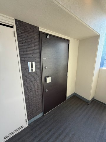 レジデンス東別院スクエアⅡの玄関
