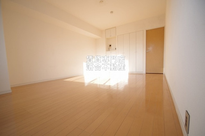 【寝室】 | サーティーフォービル | ゆったりした明るいお部屋