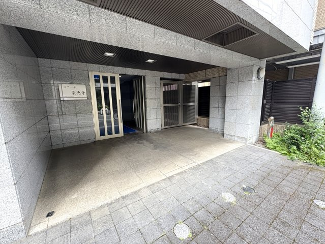 ロアール豪徳寺のエントランス|ロアール豪徳寺：防犯カメラも付いております！