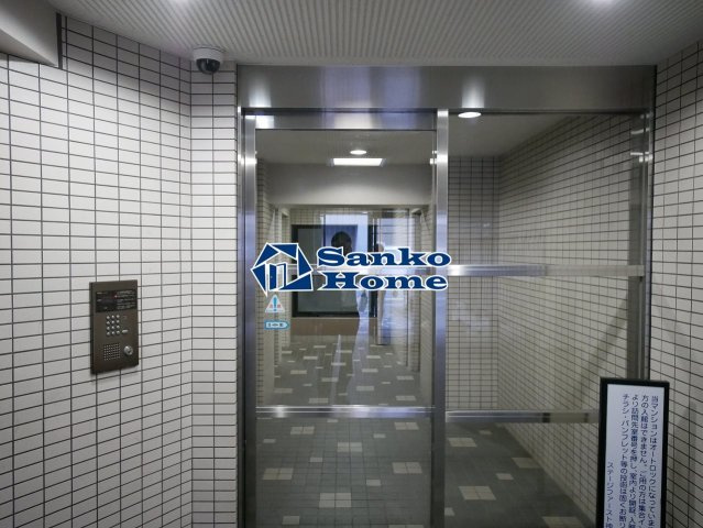 ステージファースト神田のエントランス
