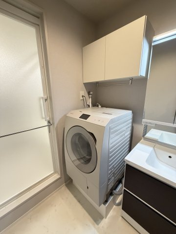 Ｍａｉｓｏｎ　Ｓａｒｋｌａｎｄ　メゾンサークランドの洗面所|★ドラム式洗濯機／家具家電付きの物件です★
