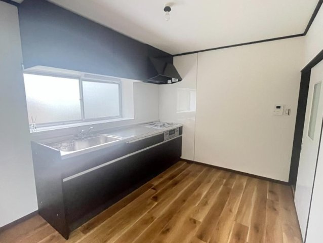 茂原市萱場　平屋中古戸建のキッチン|内外装リフォーム済み令和8年5月  2DK平屋　家庭菜園が可能です。4台可能 閑静な分譲地内