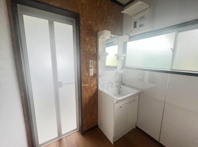 茂原市萱場　平屋中古戸建の独立洗面台|内外装リフォーム済み令和8年5月  2DK平屋　家庭菜園が可能です。4台可能 閑静な分譲地内