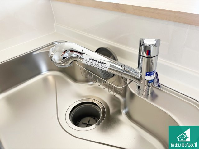 岩出市中島　第3期　新築一戸建ての設備|浄水器を内蔵！炊飯時、お茶を作る時に安心してお水を使えます！お湯と冷水、浄水と原水、シャワーの切替えもワンタッチです！