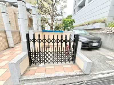 【その他】 | 新千里北町アーバンライフ | 現在ご返済中のカーローン・カードローン・教育ローンなどを住宅ローンに一本化したり、家具家電購入費用・引越し費用を住宅ローンと組み合わせるなど、お客さまにメリットの多い住宅ローンのご提案が可能です。