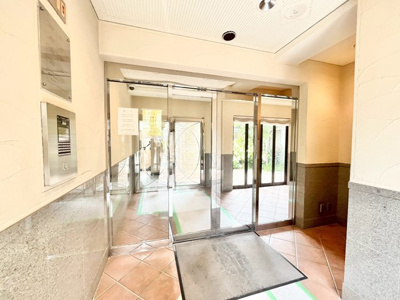 【ロビー】 | 新千里北町アーバンライフ | 物件購入の段取りを知りたいお客様には、「ご検討からご契約までの一連の流れ」をお伝えさせて頂きます。初めて物件購入を検討された方は、ぜひご参考になさって下さい。